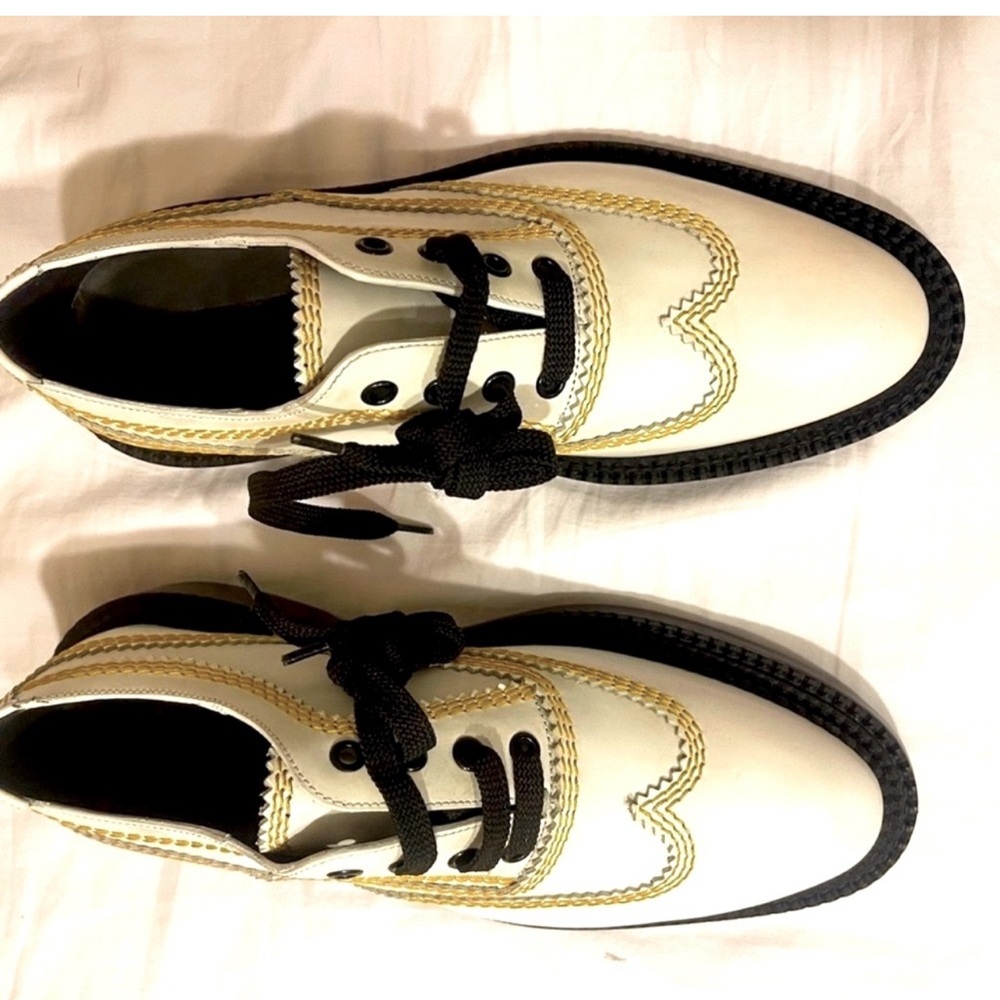 Burberry Cream and Black Shoes - Picture 2 of 9